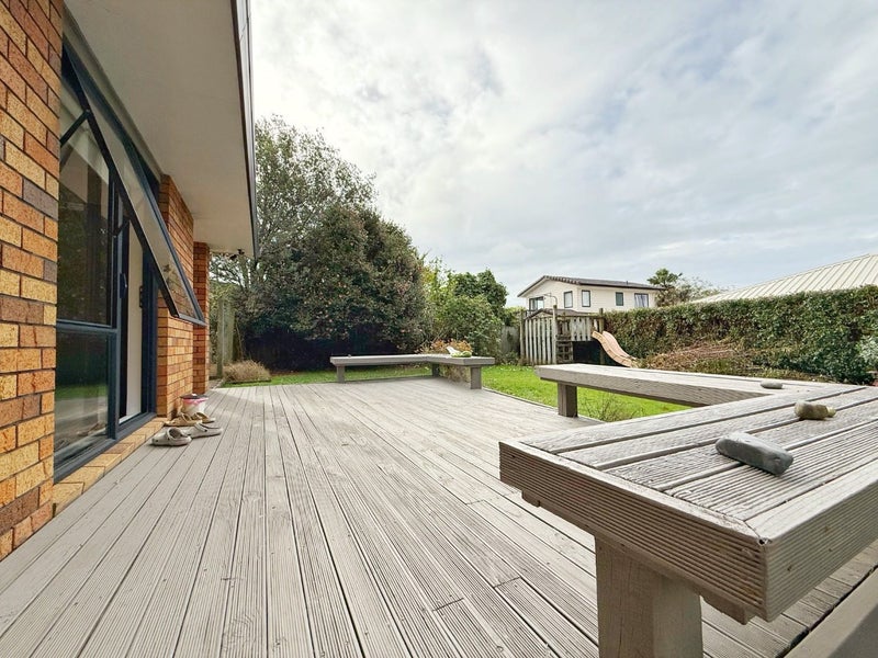 20 Reynard Terrace, Conifer Grove, Takanini - Carousel 15