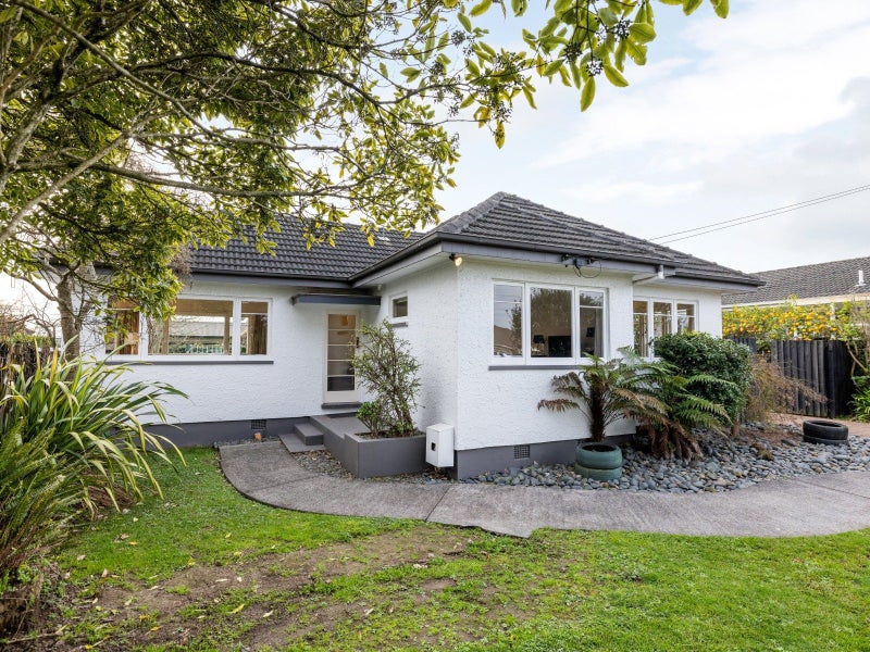 26 Forest Lake Road, Forest Lake, Hamilton - Carousel 2