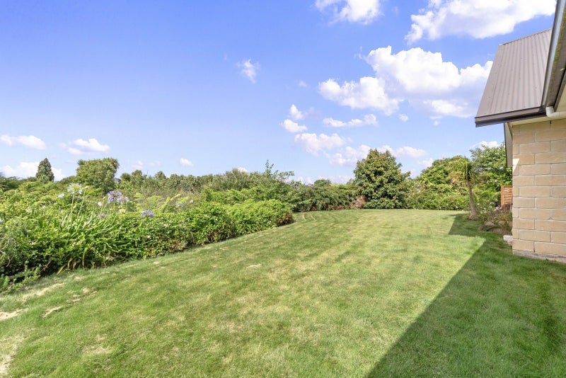 136 Saint James Drive, Huntington, Hamilton - Carousel 2