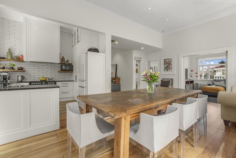 15 Campbell Terrace, Petone, Lower Hutt - Carousel 1