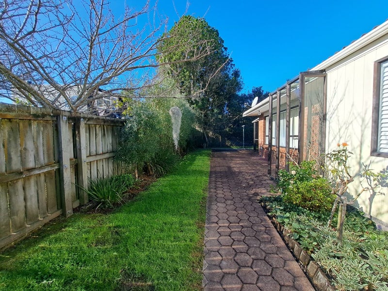 3/8 Fraser Road, Narrow Neck, Auckland - Carousel 11