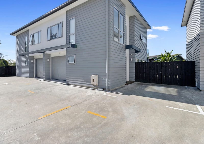2/11 Crosher Place, Silverdale, Hamilton - Carousel 1