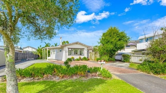 30 County Road, Torbay, Auckland - Carousel 2
