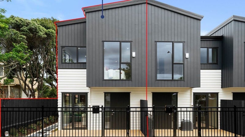 121 Gills Road, Bucklands Beach, Auckland - Carousel 1