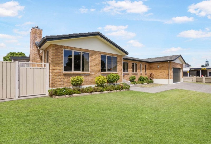 1/15 Coronation Road, Mangere Bridge, Auckland - Carousel 1