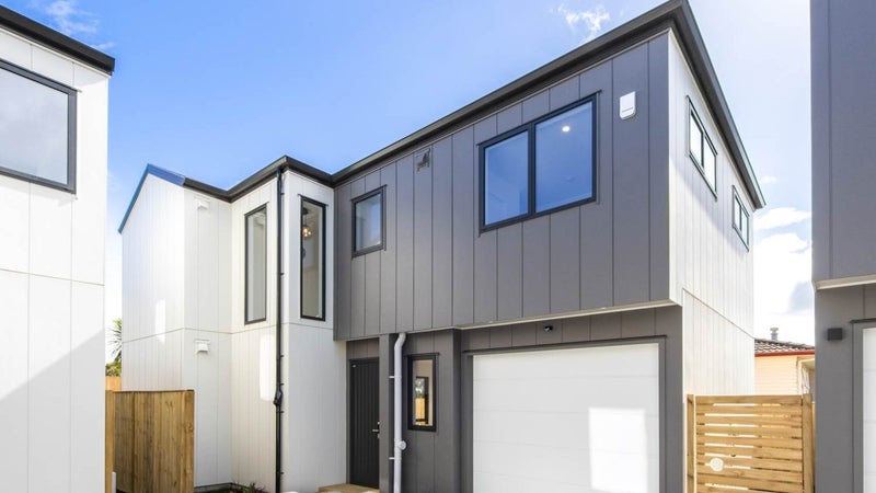 2/11 Malvina Place, Bucklands Beach, Auckland - Carousel 1