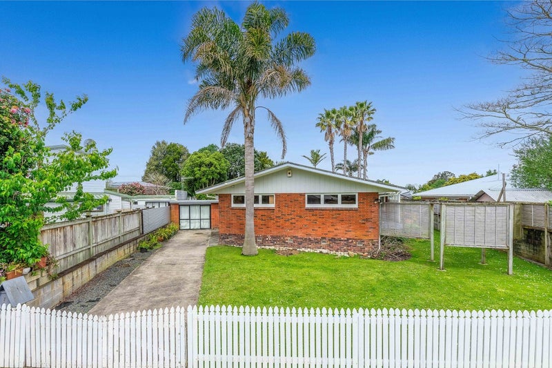 7 James Place, Opaheke, Papakura - Carousel 1