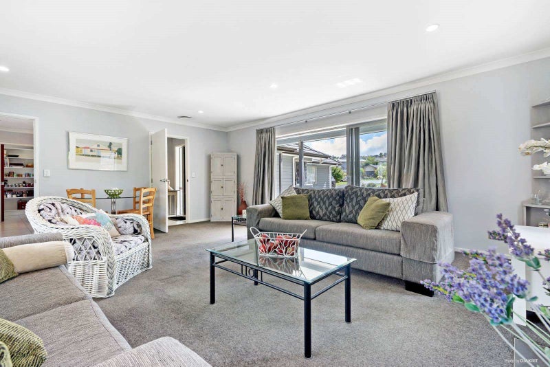 7 Jomard Terrace, Northcross, Auckland - Carousel 2