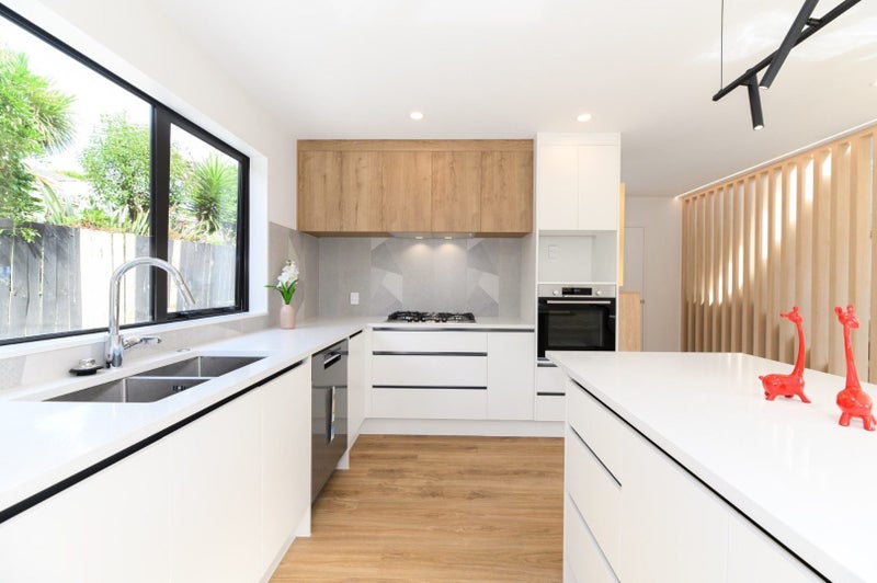 15D Koromiko Street, New Lynn, Auckland - Carousel 13