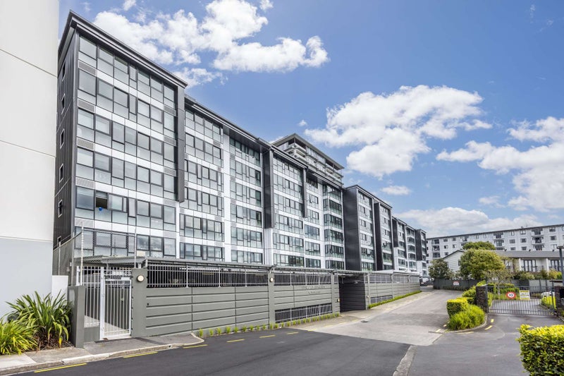 1R/16 Burton Street, Grafton, Auckland - Carousel 12