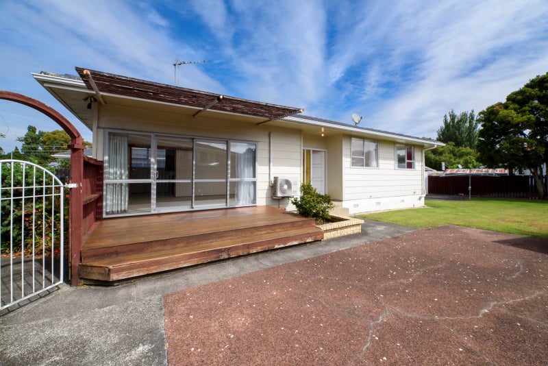 55 Butterworth Drive, Glendene, Auckland - Carousel 2