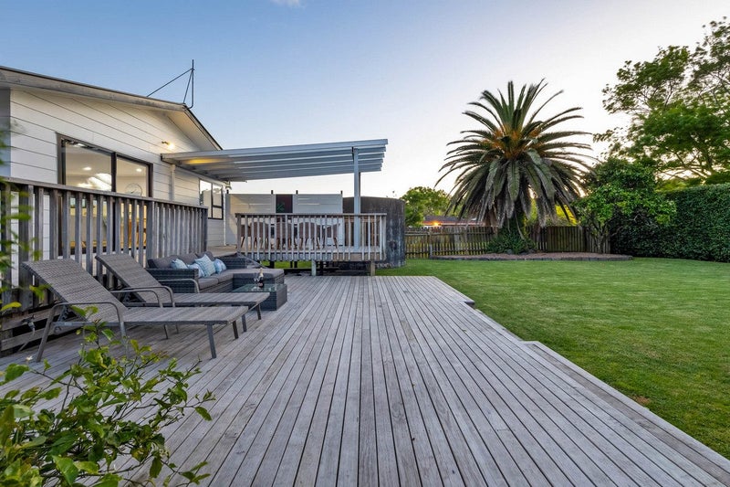 36 Ladies Mile, Manly, Whangaparaoa - Carousel 1