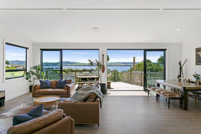 10 Bernard Street, Two Mile Bay, Taupo - Carousel 1