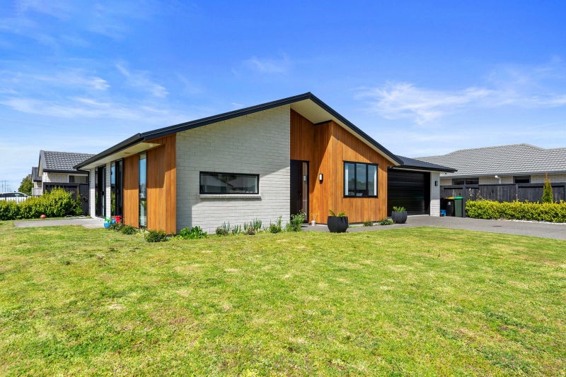90 Hills View Drive, Papamoa, Papamoa - Carousel 2
