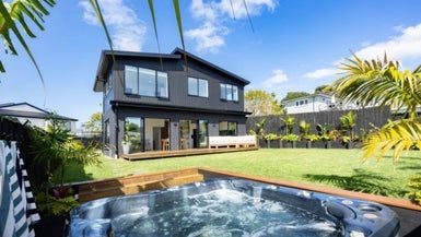 43 Golf Road, New Lynn, Auckland - Carousel 1