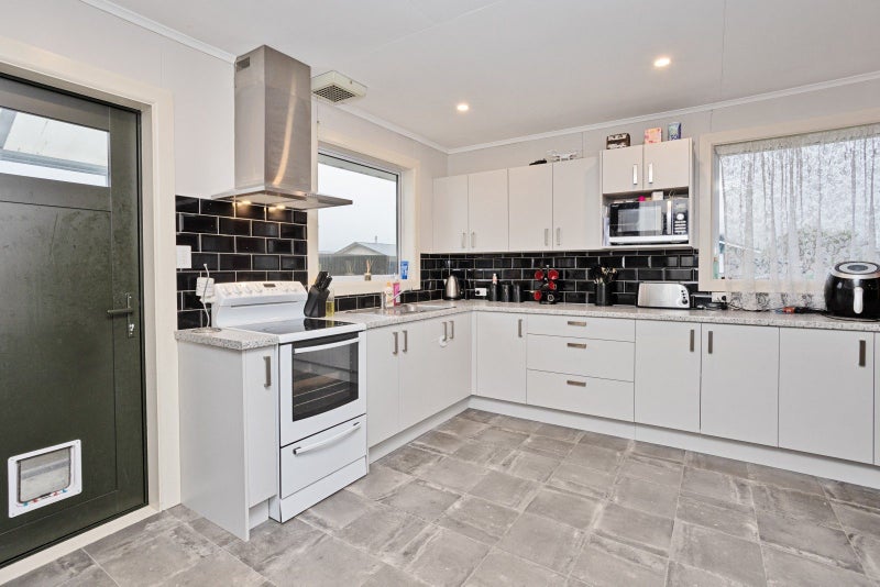 44 Lothian Crescent, Strathern, Invercargill - Carousel 2