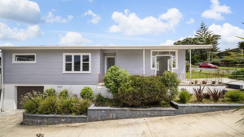 8 Nandana Drive, Glen Eden, Auckland - Carousel 1