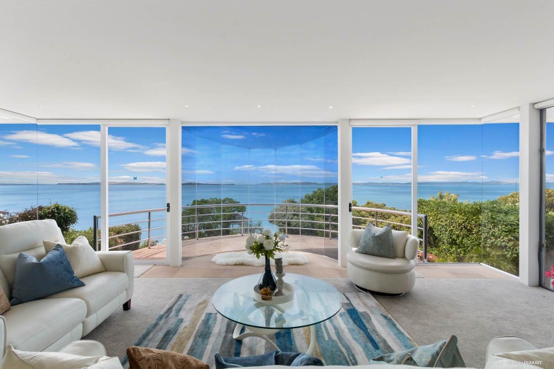 5 Pleasant Place, Mellons Bay, Auckland - Carousel 1