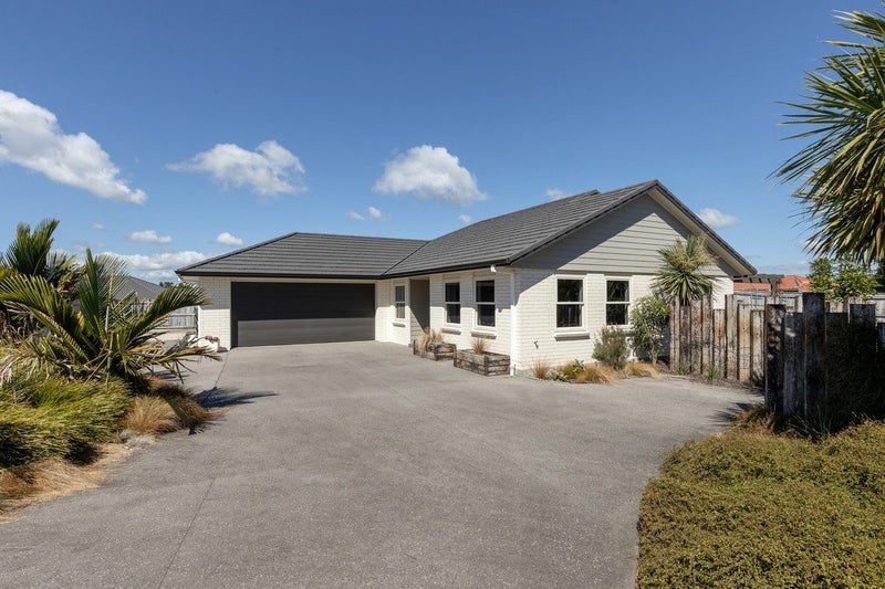 9 Dawn Parade, Coastlands, Whakatane - Carousel 1