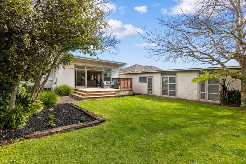 121 Govett Avenue, Frankleigh Park, New Plymouth - Carousel 1