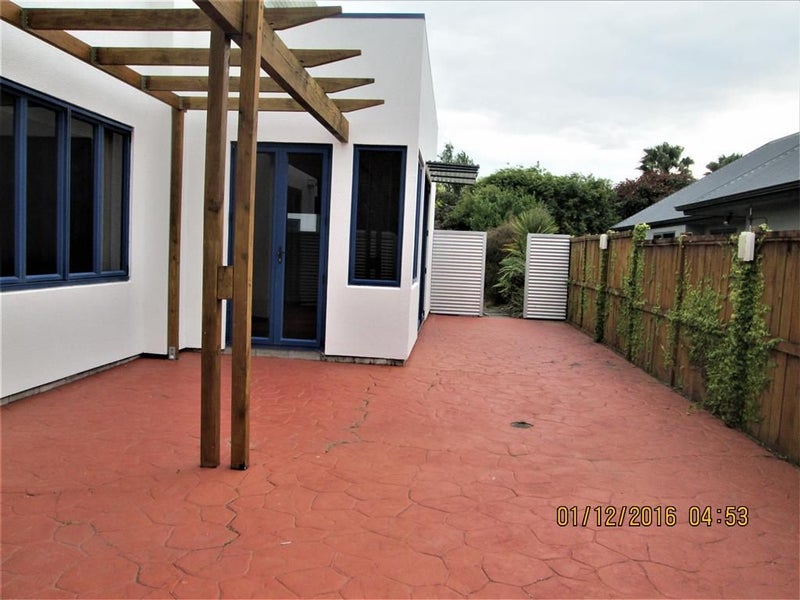 24 Montrose Crescent, Huntington, Hamilton - Carousel 2