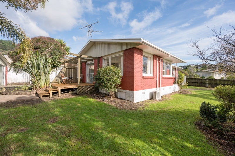 29 Churchill Avenue, Richmond - Carousel 2