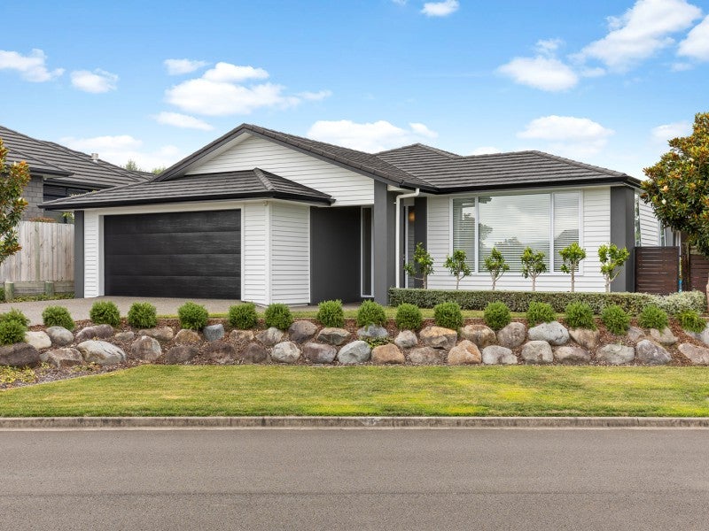 8 Benmore Crescent, Pyes Pa, Tauranga - Carousel 2