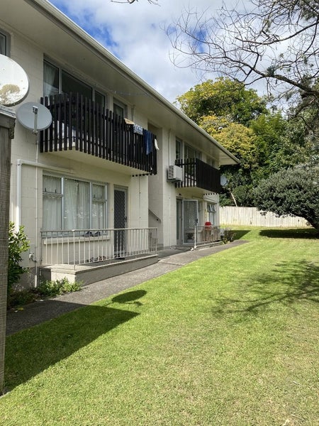 4/2 Bannerman Road, Morningside, Auckland - Carousel 10