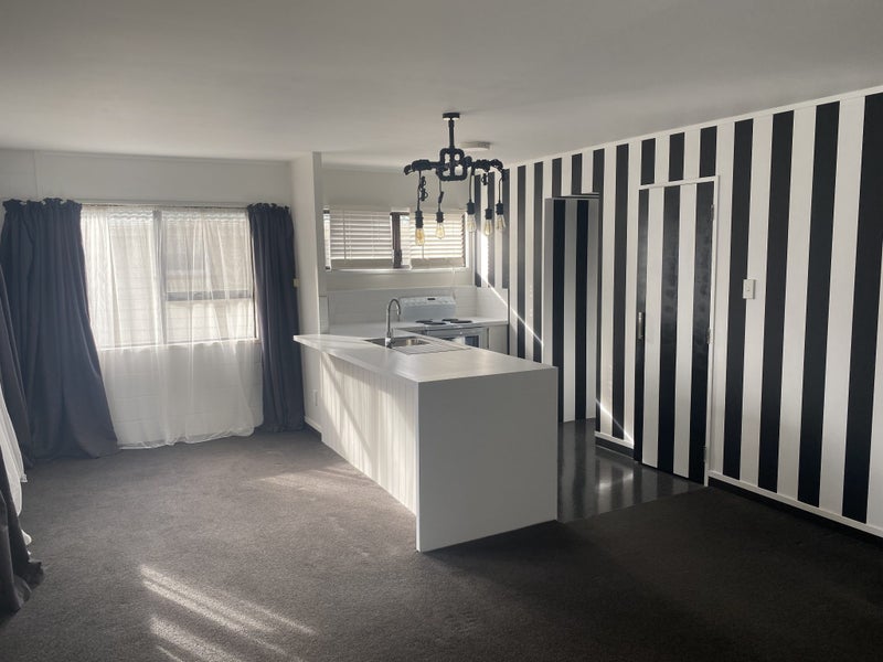 2/16 Wellington Street, Hamilton East, Hamilton - Carousel 2