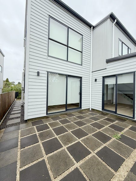 261C Glenfield Road, Hillcrest, Auckland - Carousel 21
