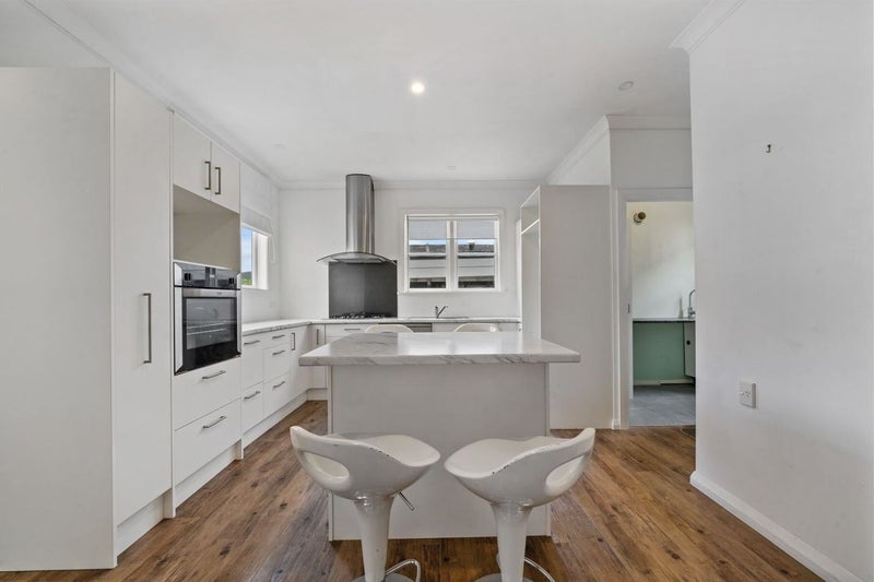 99 Whites Line, WAIWHETU, LOWER HUTT - Carousel 1