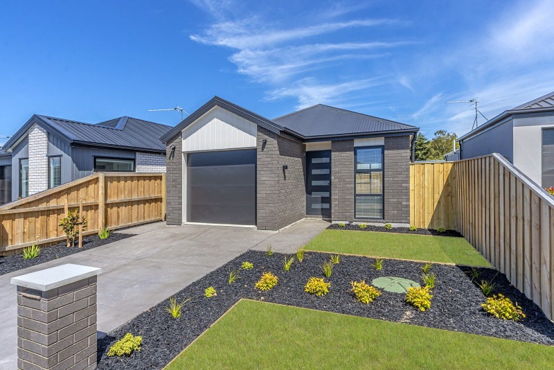 6 Oakmill Drive, Casebrook, Christchurch - Carousel 1