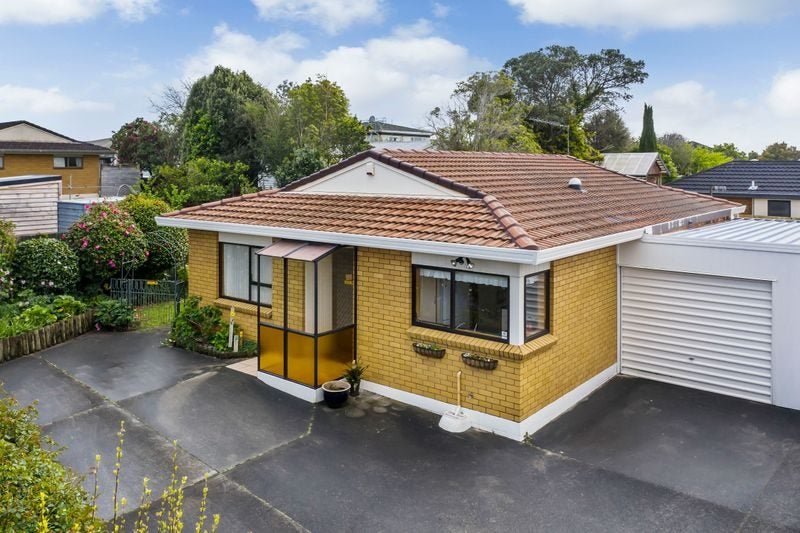 2/13 Citation Way, Botany Downs, Auckland - Carousel 1