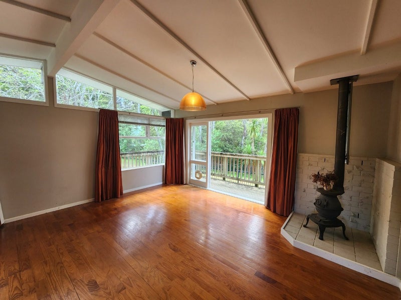 24 Pendlebury Street, Green Bay, Auckland - Carousel 2