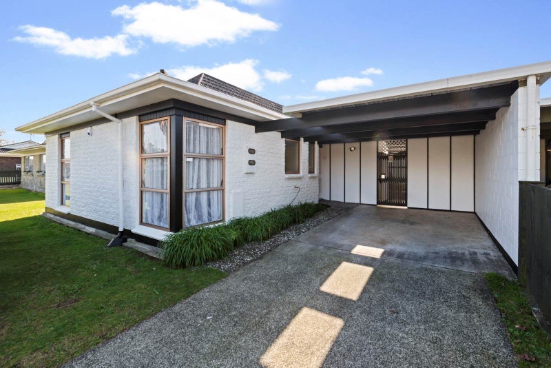 2/1 Glengowan Place, Conifer Grove, Takanini - Carousel 2