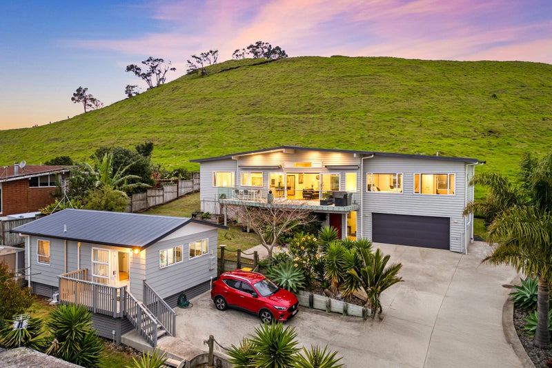 57 Taylor Road, Mangere Bridge, Auckland - Carousel 1