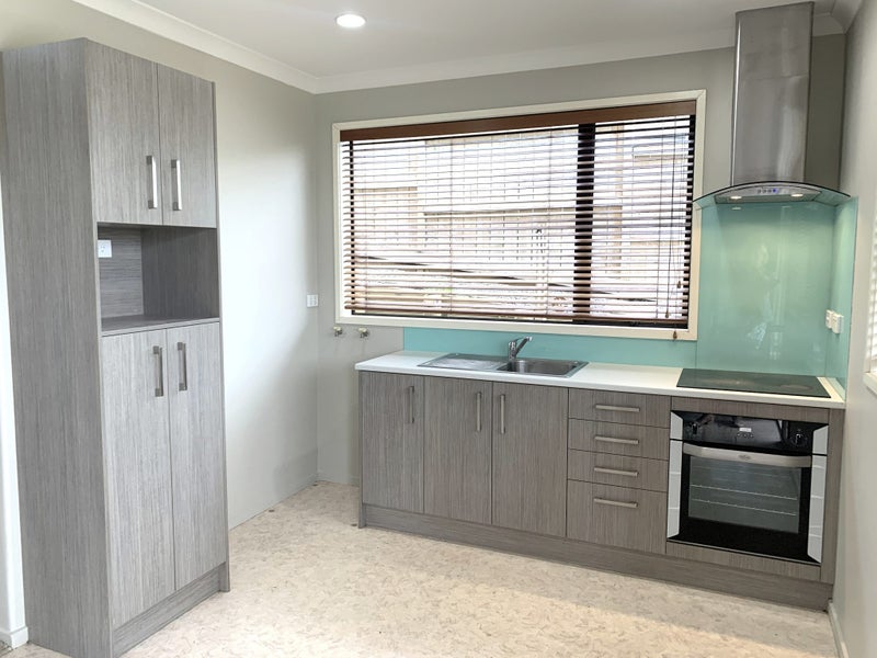 2 Castleton Drive, Howick, Auckland - Carousel 2