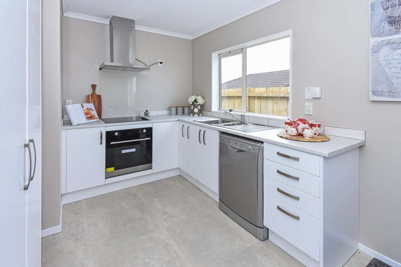 33 Senator Drive, Manurewa, Auckland - Carousel 2