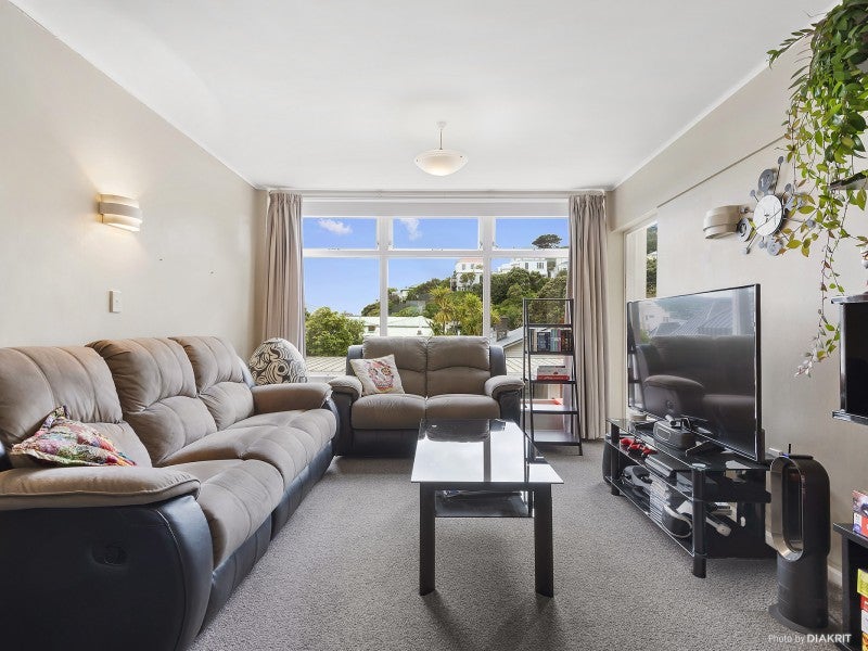 9/4 Claremont Grove, Mount Victoria, Wellington - Carousel 2