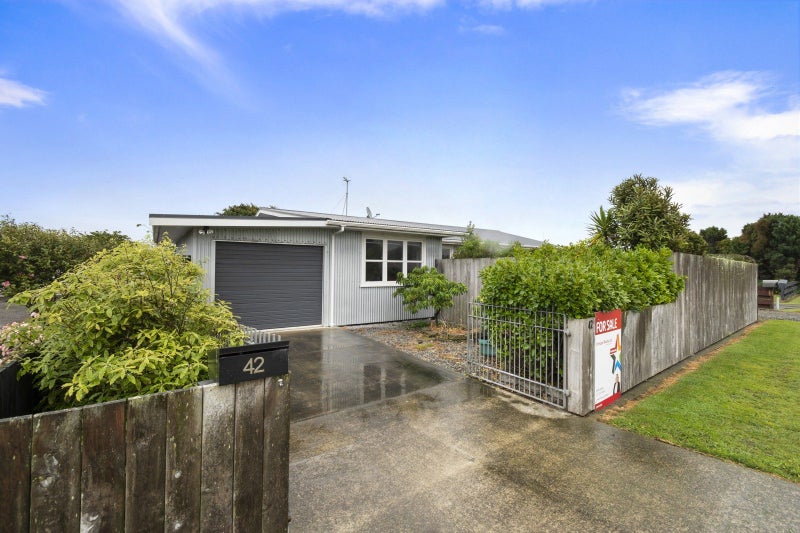 42 Edinburgh Terrace, Foxton Beach, Foxton - Carousel 1
