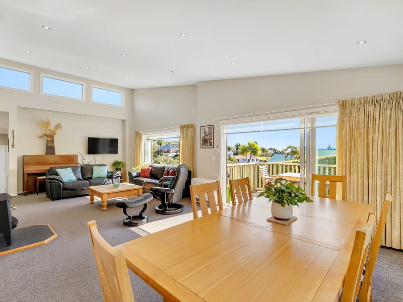 7 View Road, Titahi Bay, Porirua - Carousel 2