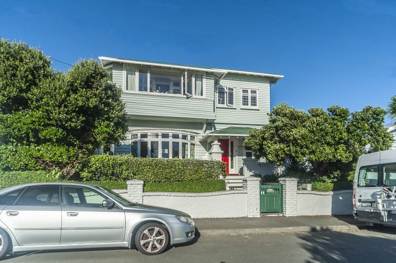 19 Overtoun Terrace, Hataitai, Wellington - Carousel 1