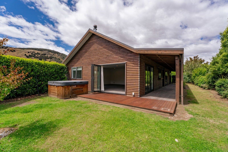 89 Rob Roy Lane, Wanaka - Carousel 1