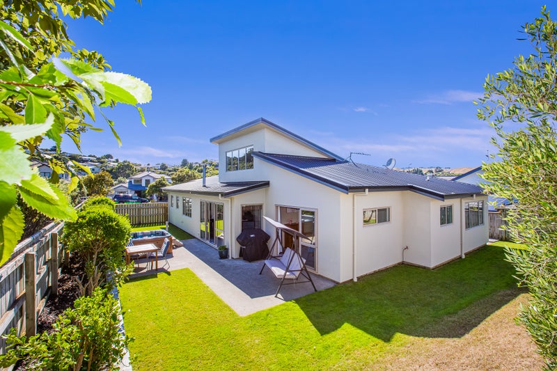 10 Routeburn Avenue, Aotea, Porirua - Carousel 2