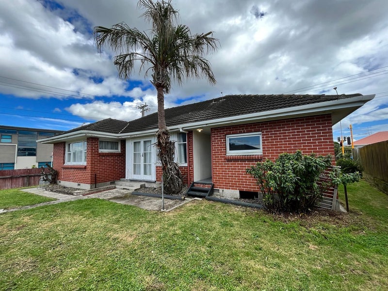 8 Golf Road, Mount Maunganui, Mount Maunganui - Carousel 1