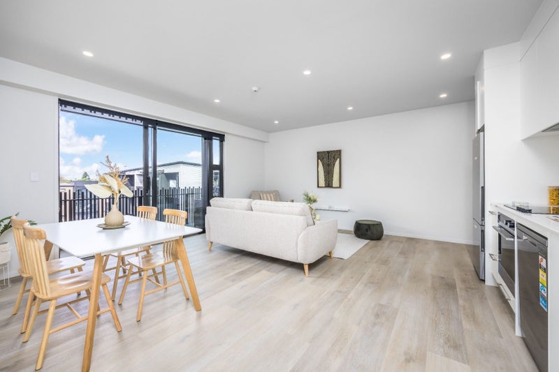 206/168 Pilkington Road, Point England, Auckland - Carousel 2