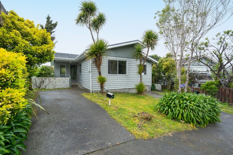 32 Thurleigh Grove, Karori, Wellington - Carousel 1