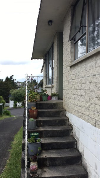 1/3 Tusac Place, Totara Vale, Auckland - Carousel 2