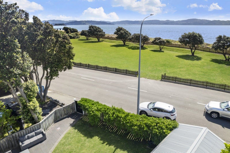 23 Marine Parade, Eastbourne, Lower Hutt - Carousel 2