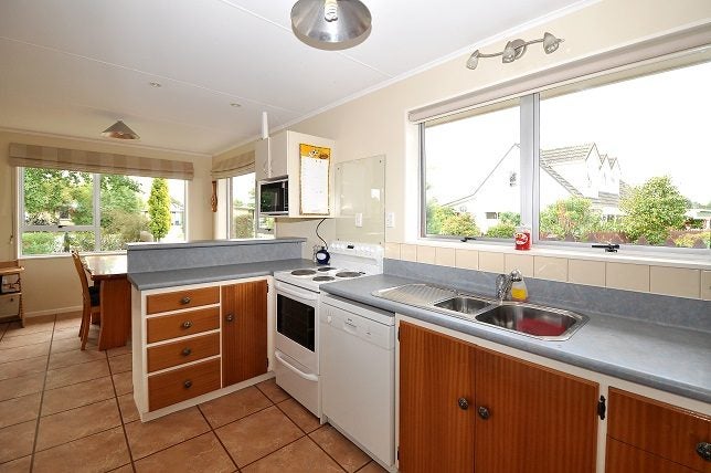 10 Owen Place, Springlands, Blenheim - Carousel 2